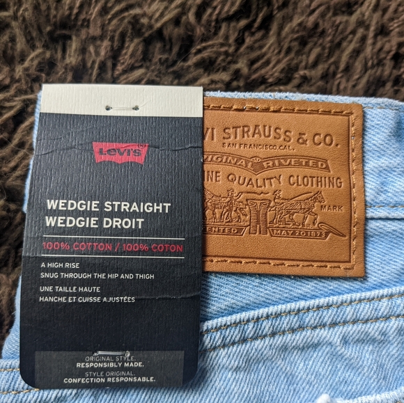 NWT Levis wedgie straight. Size 23 - Picture 10 of 11